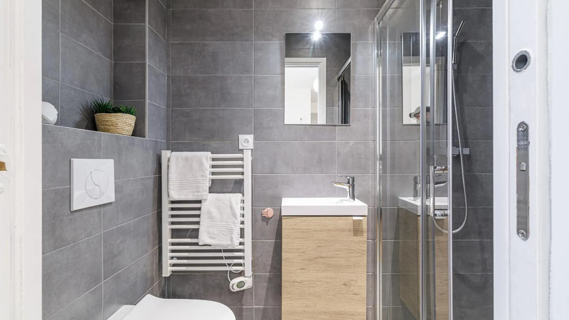 דירות ניס 1 Bdr Duplex Downtown - Ac