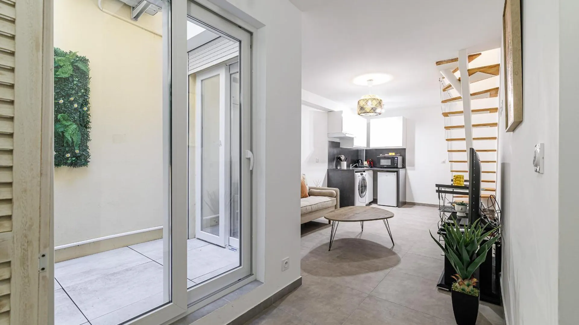 דירות ניס 1 Bdr Duplex Downtown - Ac