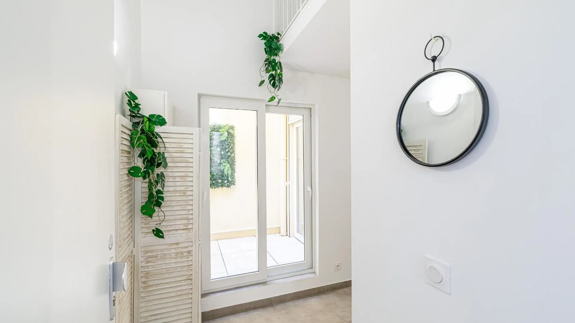 דירות ניס 1 Bdr Duplex Downtown - Ac