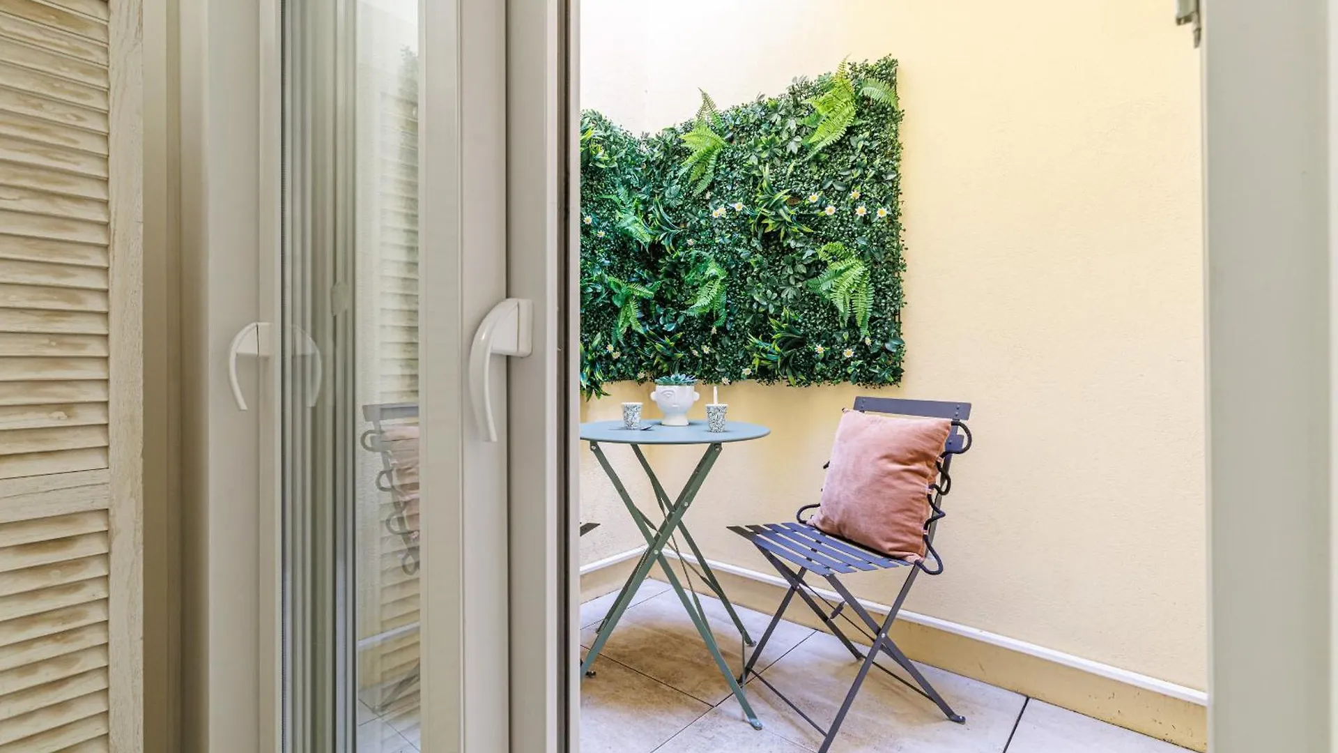 1 Bdr Duplex Downtown - Ac Apartment Nice 0*,  France