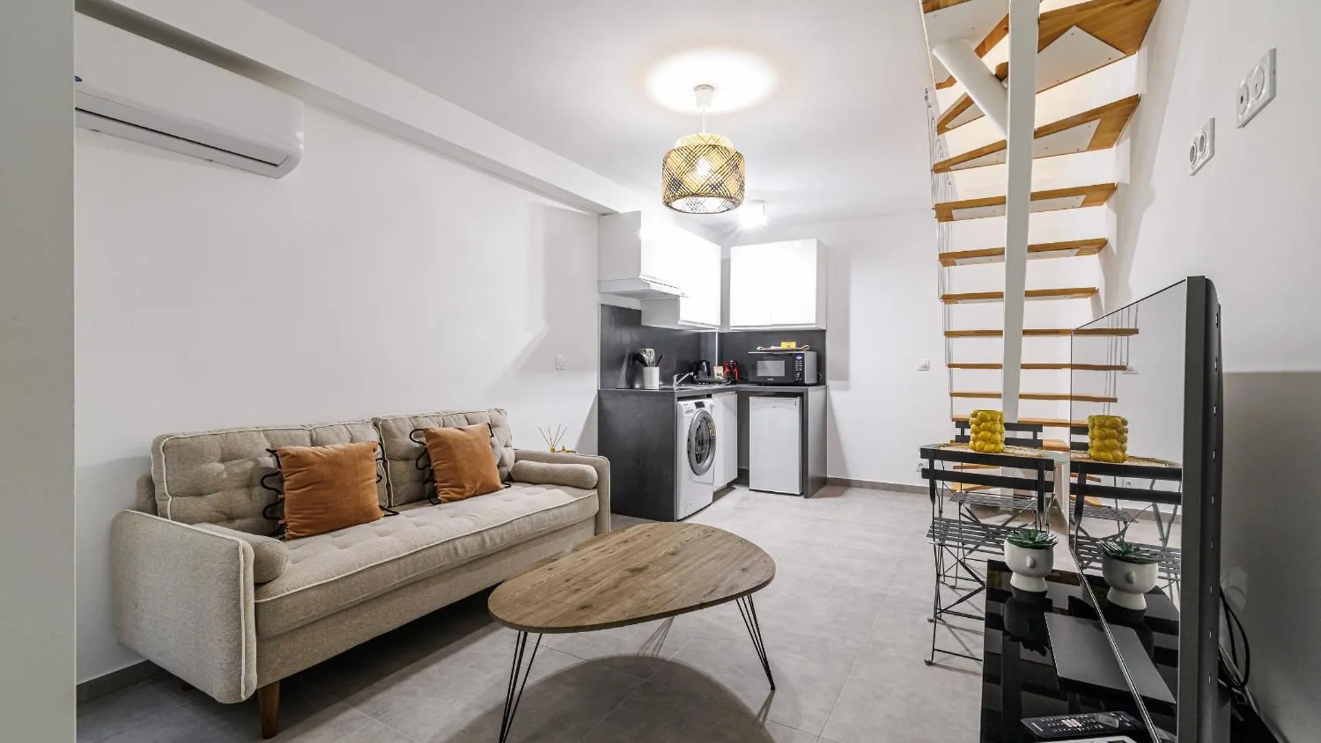 דירות ניס 1 Bdr Duplex Downtown - Ac