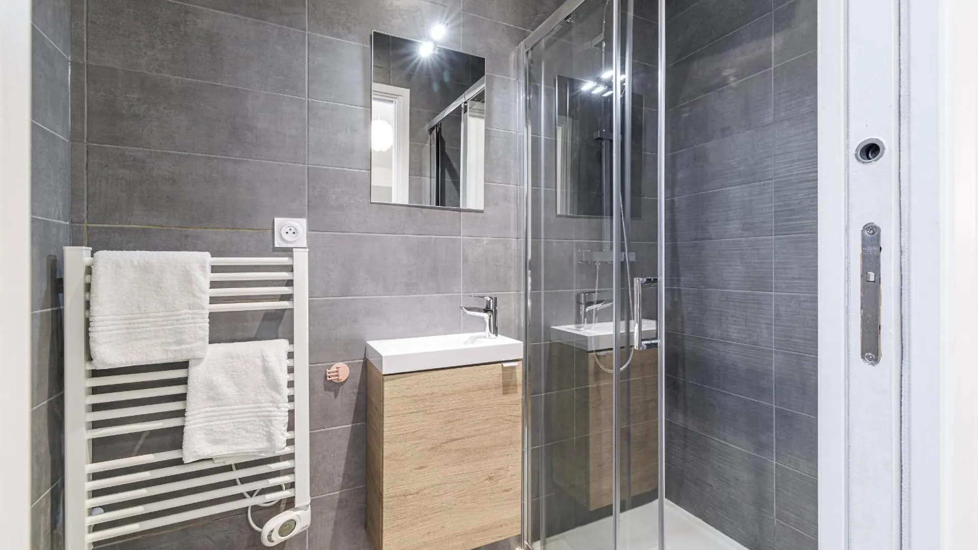 דירות ניס 1 Bdr Duplex Downtown - Ac