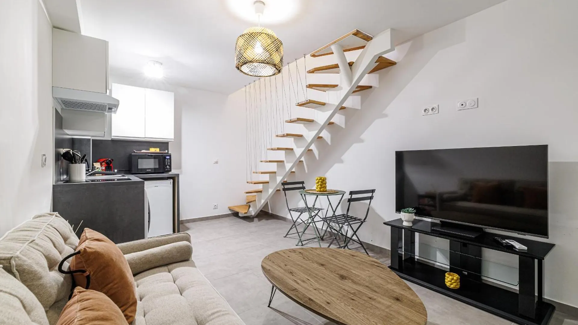 1 Bdr Duplex Downtown - Ac Apartment Nice